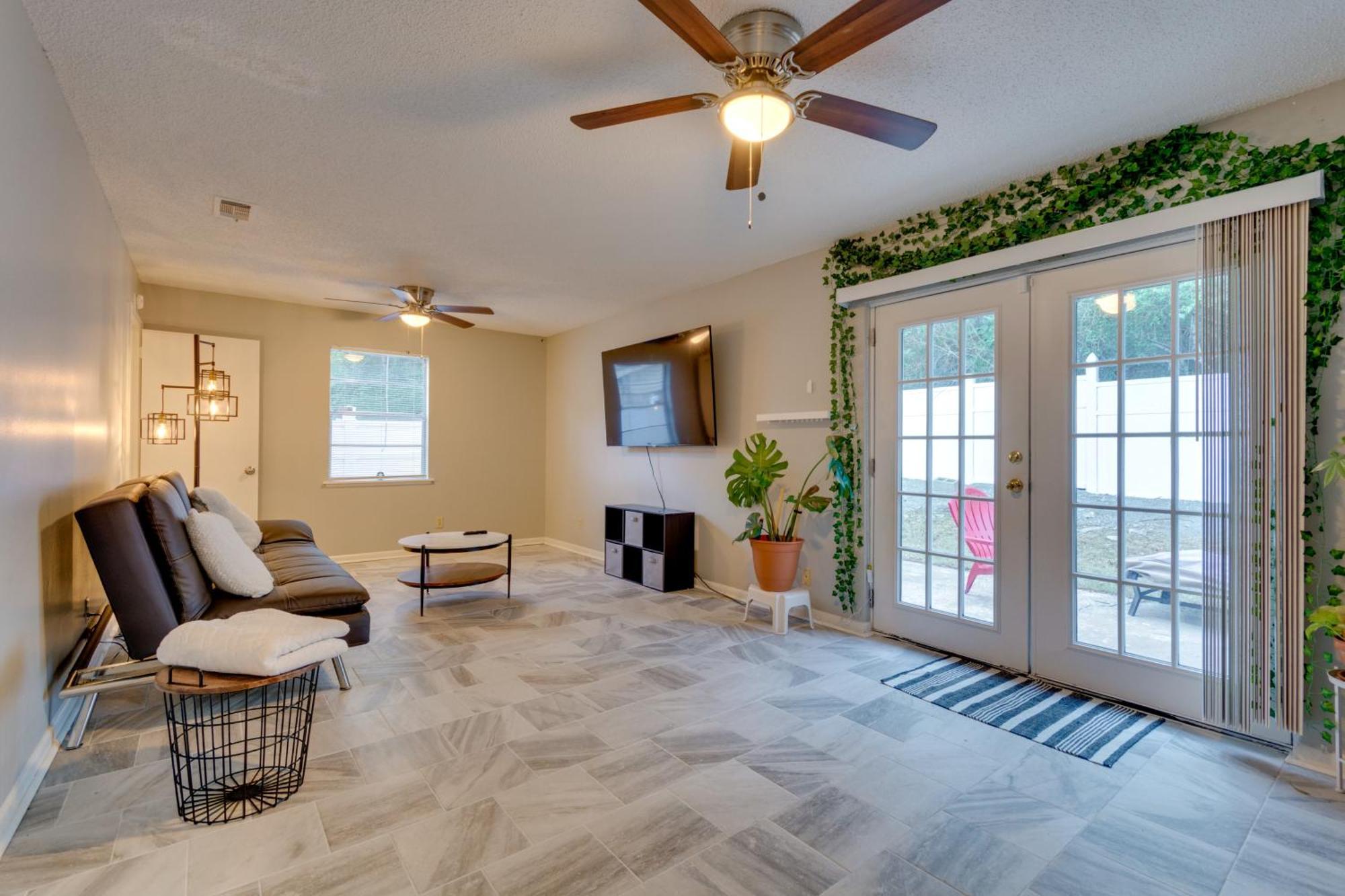 Lovely Little Rock Home With Fire Pit And Yard! Exterior photo