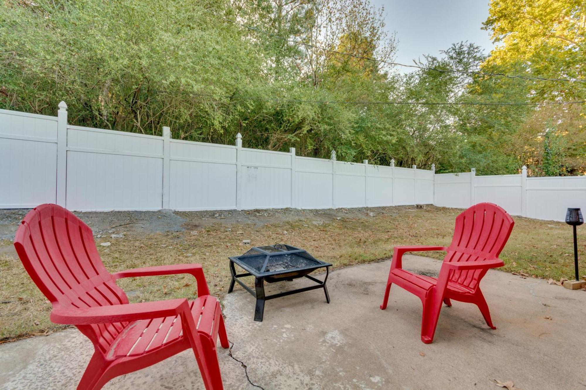 Lovely Little Rock Home With Fire Pit And Yard! Exterior photo