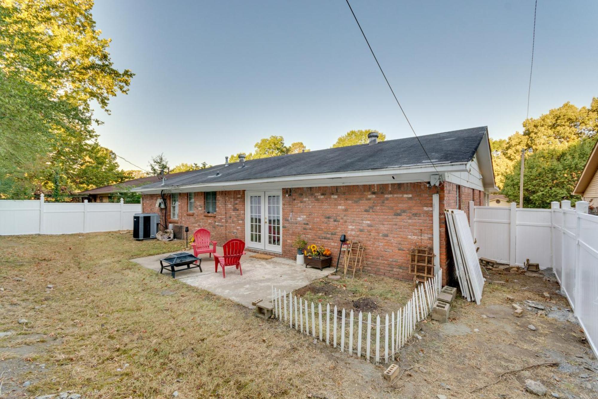 Lovely Little Rock Home With Fire Pit And Yard! Exterior photo