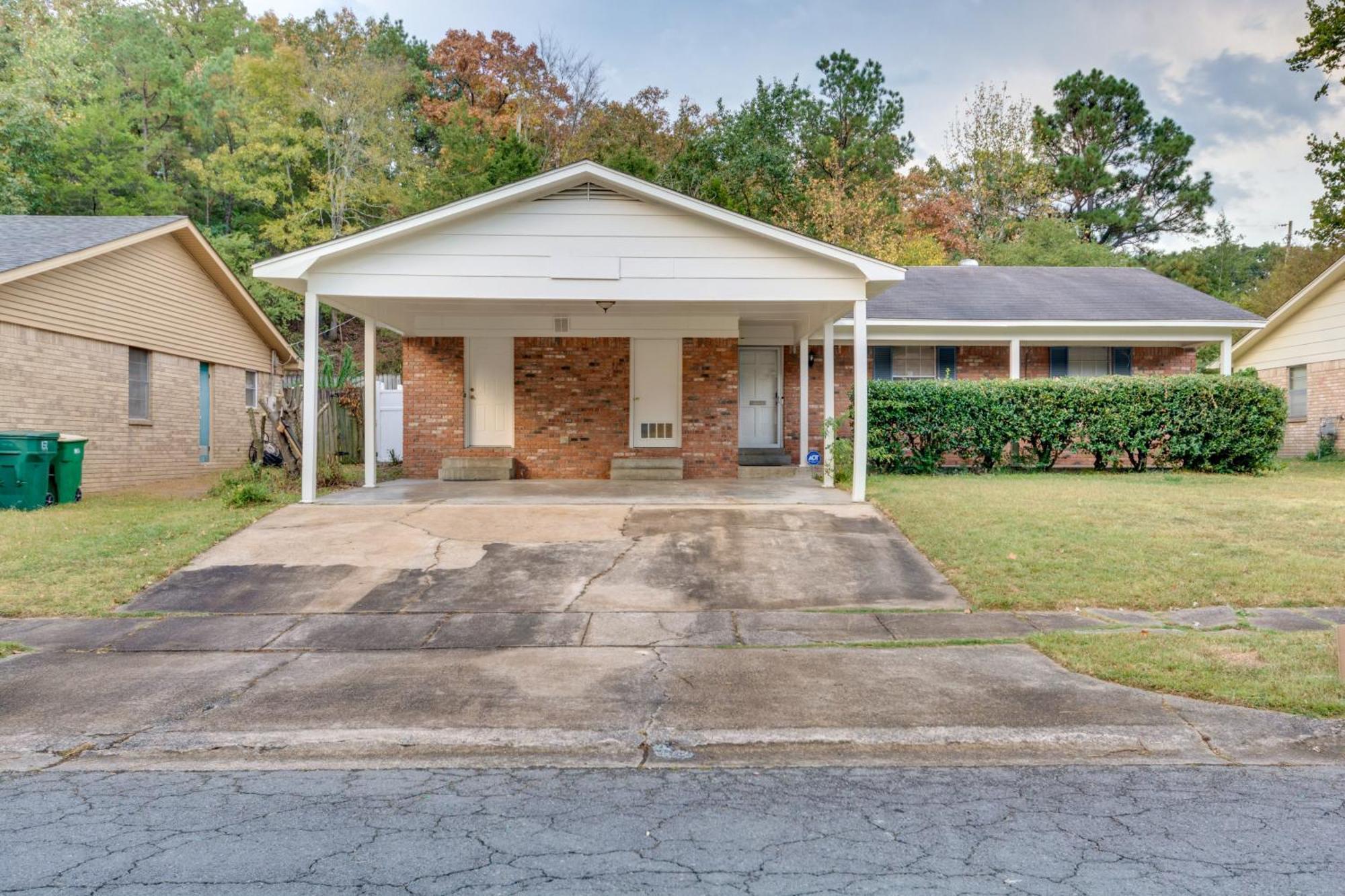 Lovely Little Rock Home With Fire Pit And Yard! Exterior photo