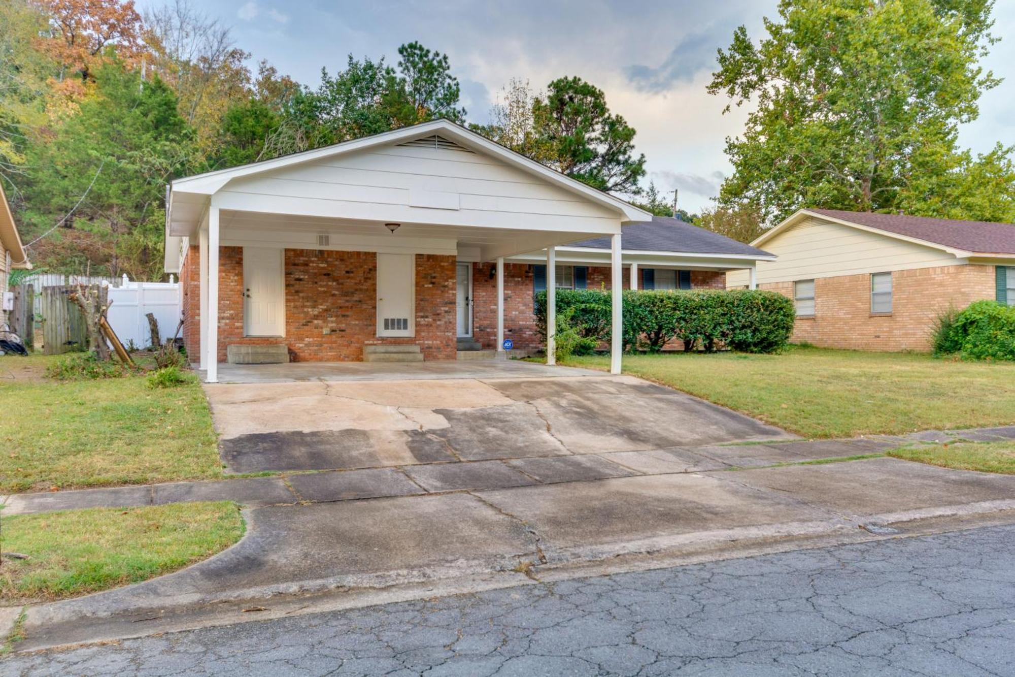 Lovely Little Rock Home With Fire Pit And Yard! Exterior photo