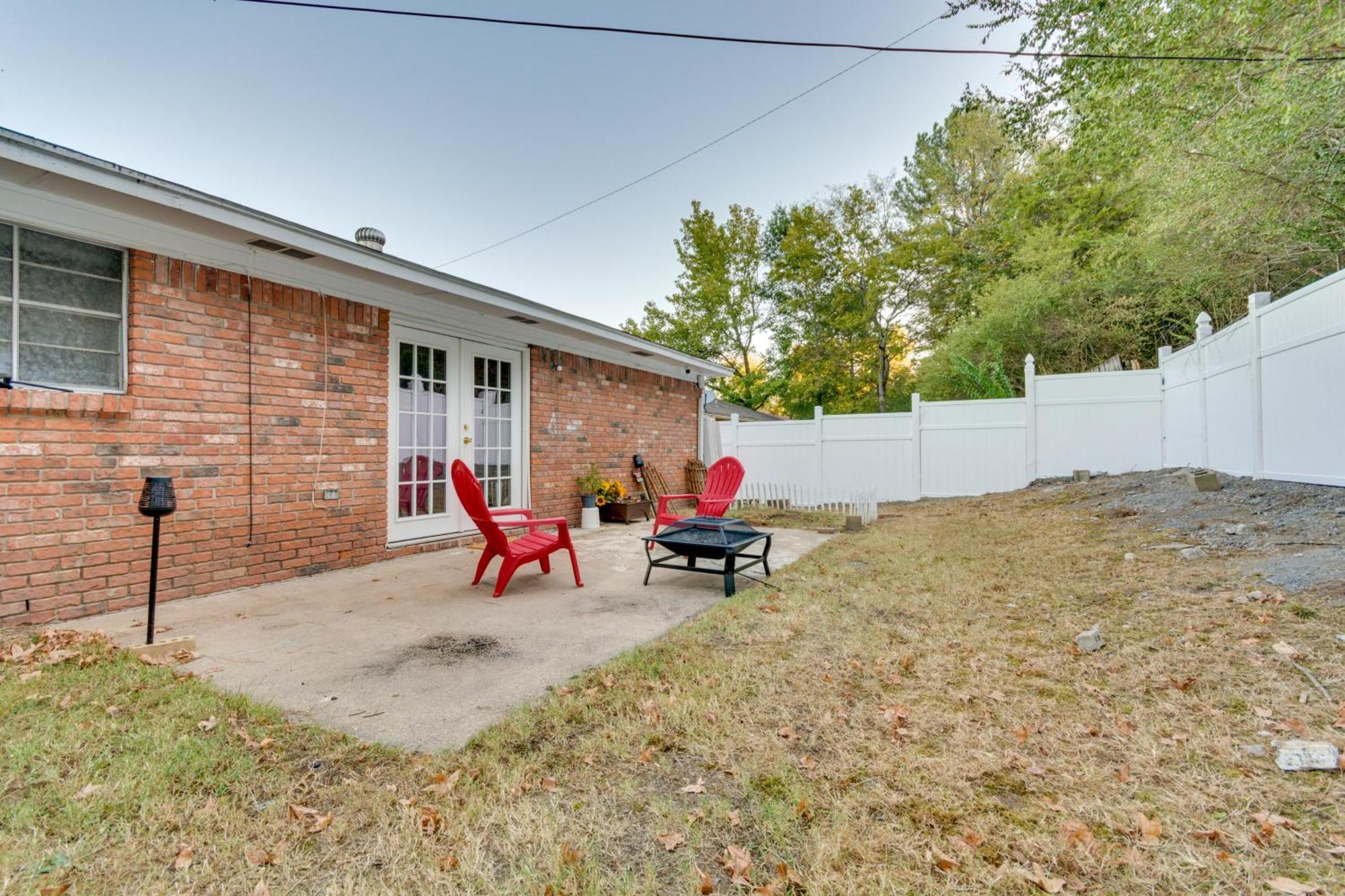 Lovely Little Rock Home With Fire Pit And Yard! Exterior photo